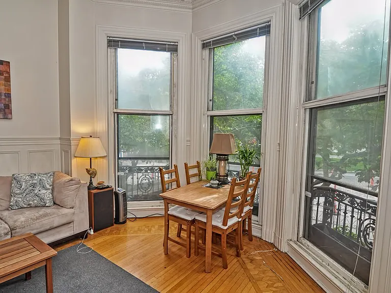 327 Commonwealth Ave, Back Bay