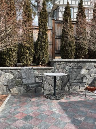 1572 Beacon St, Waban