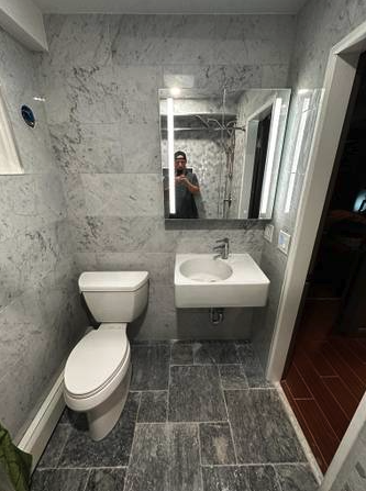 1572 Beacon St, Waban