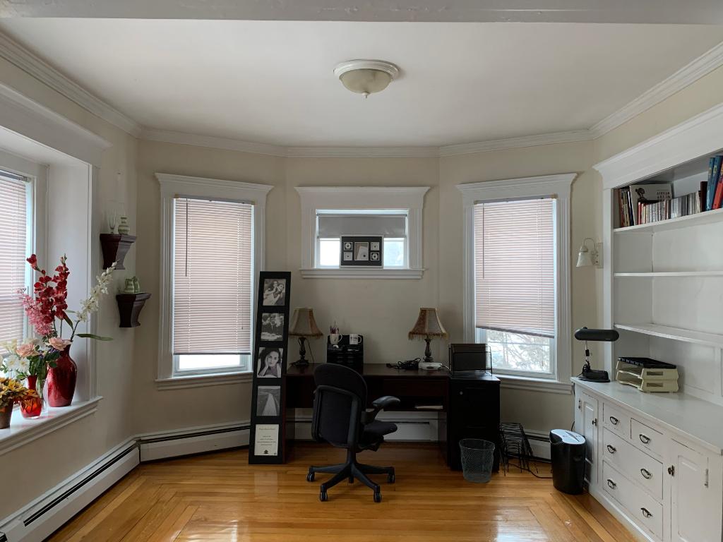 136 Middlesex Rd, Chestnut Hill