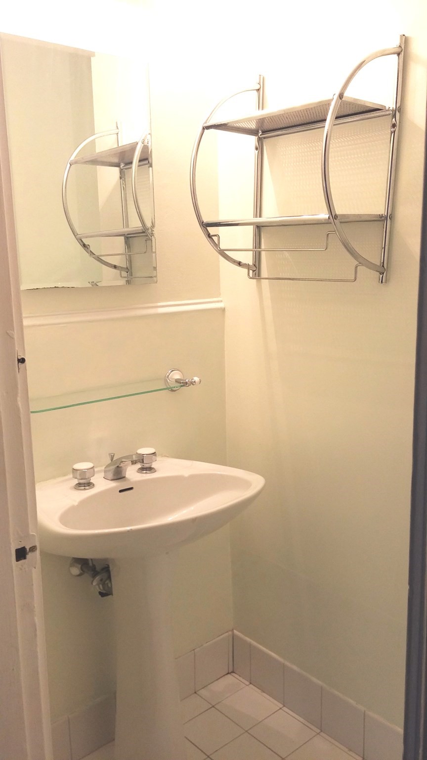 869 Beacon St, Fenway