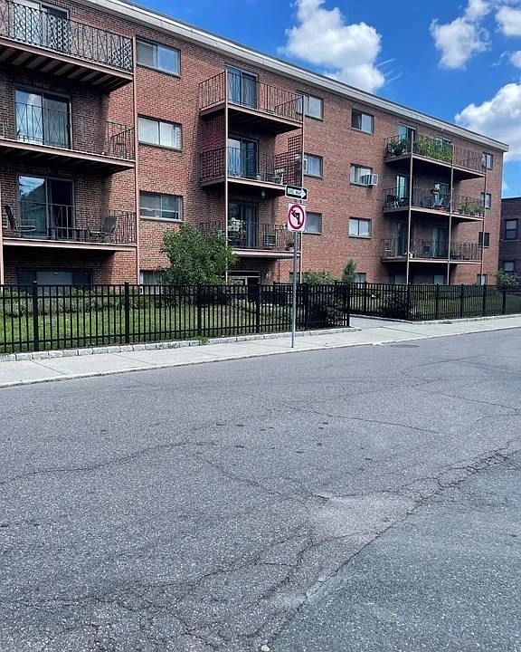 26 Waverly St, Lower Allston