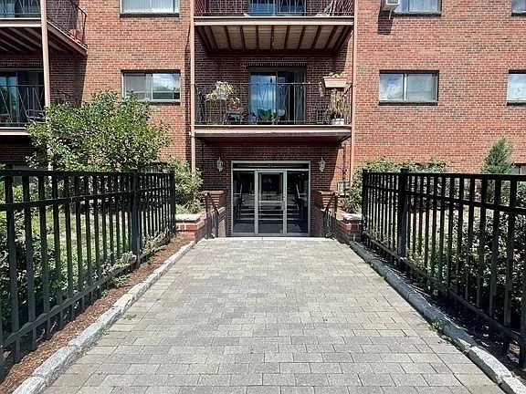 26 Waverly St, Lower Allston