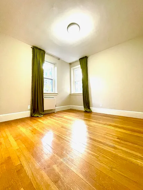 https://ygl-photos.s3.us-west-004.backblazeb2.com/14020O675747e7c2809.webp
