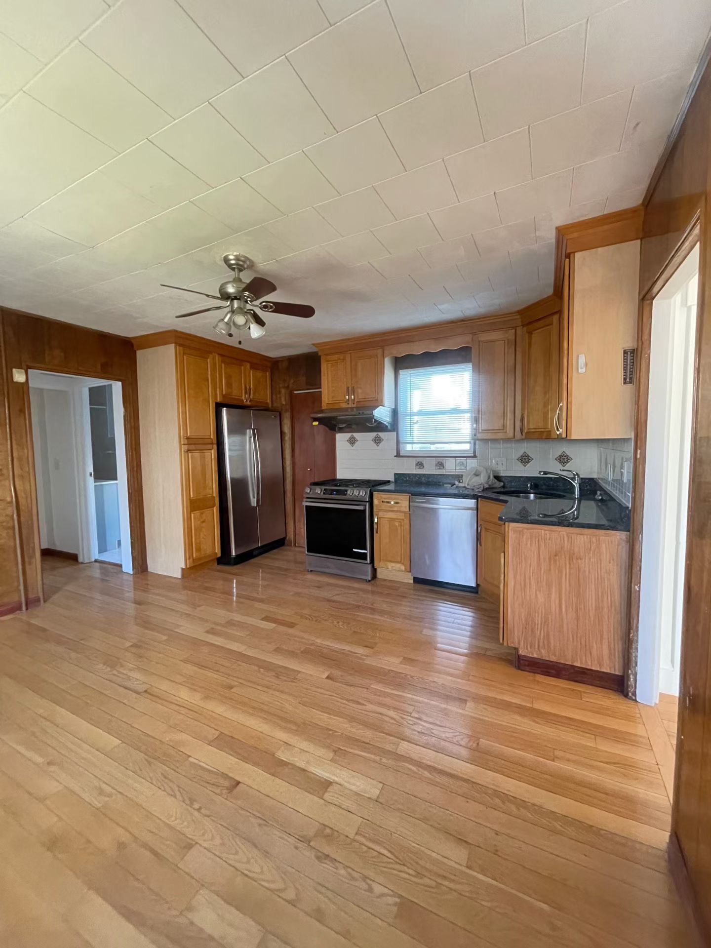 34 Page St., Malden, MA - 3,000 USD/ month