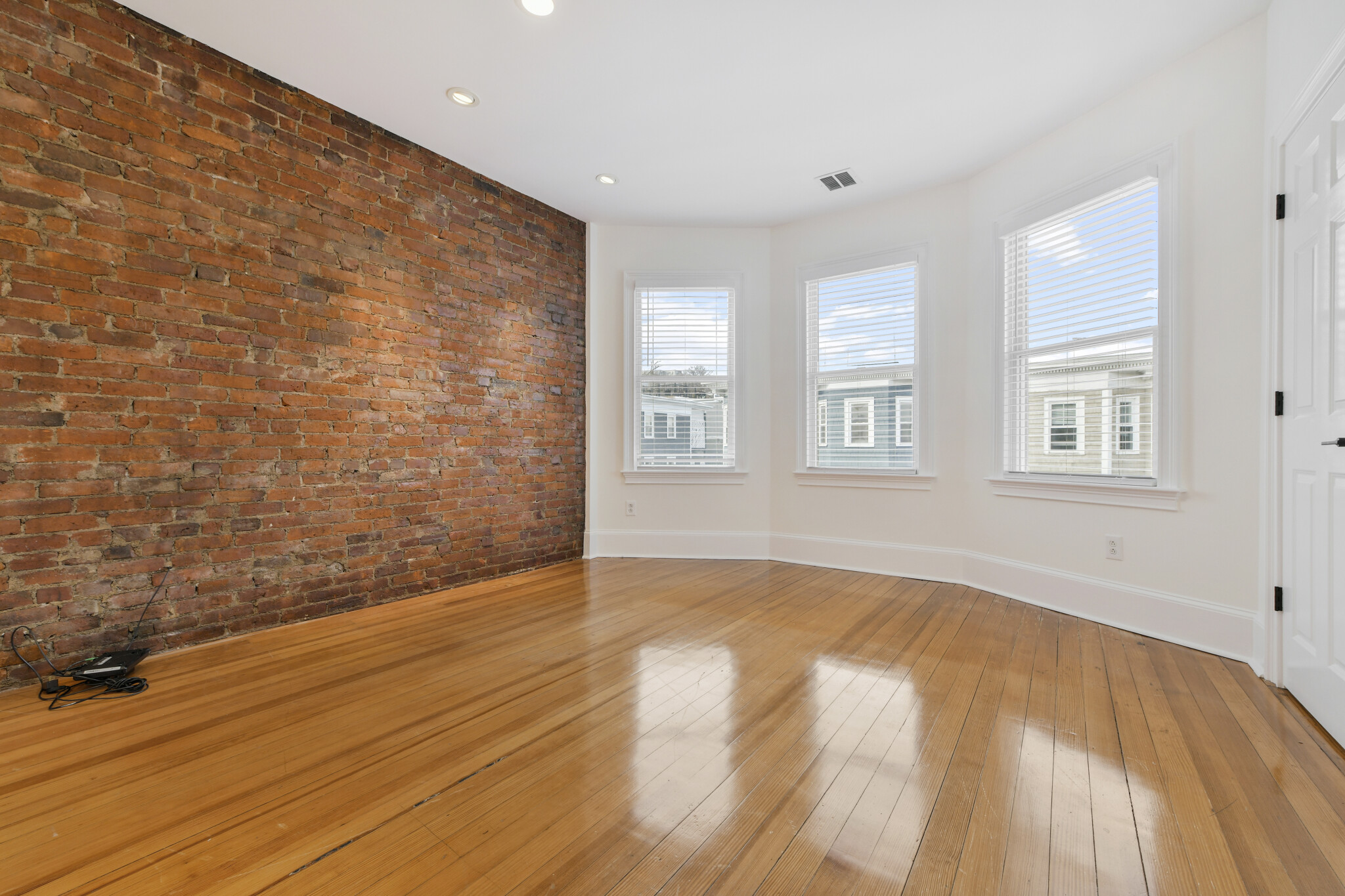 467 8th St, East Boston