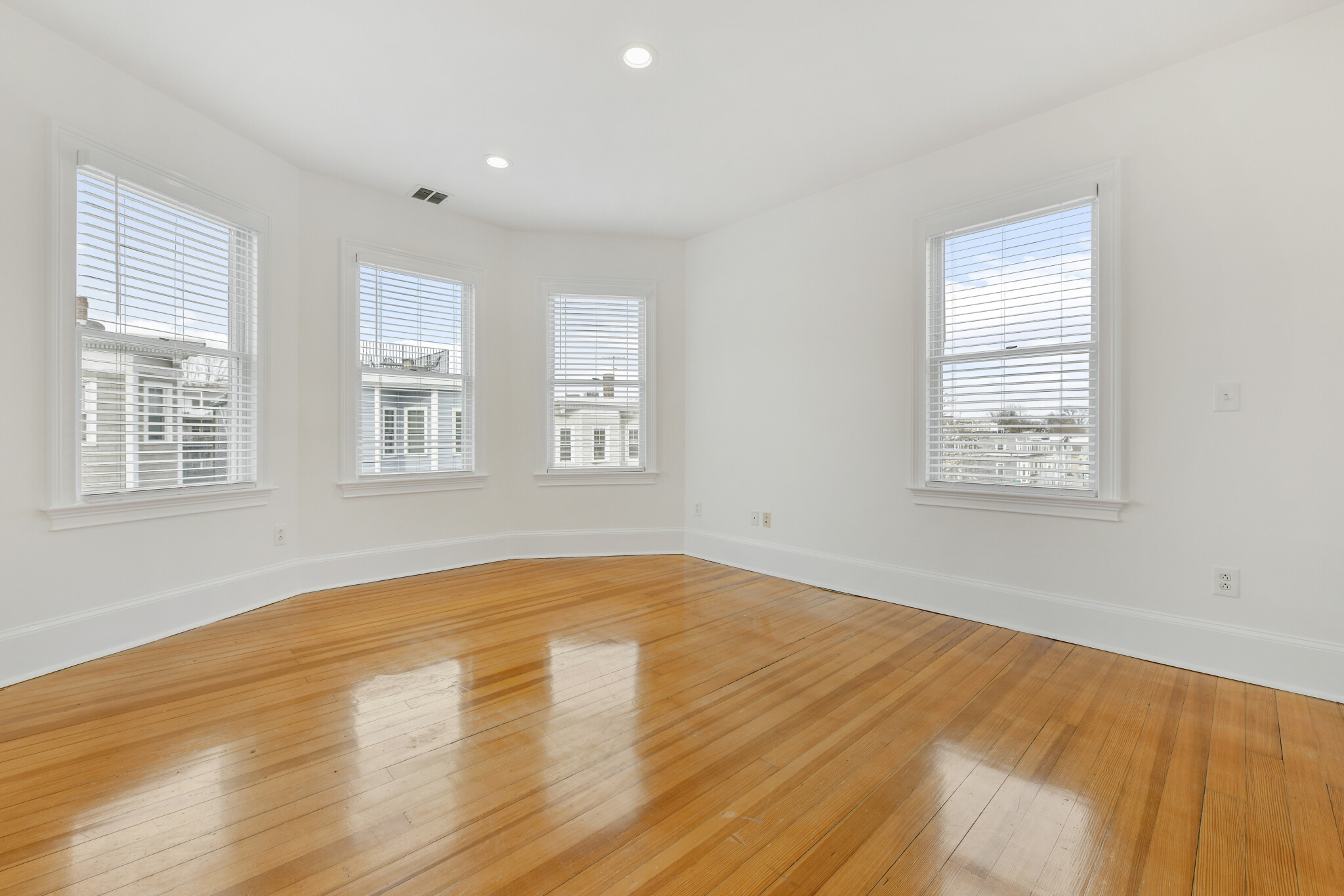 467 8th St, East Boston