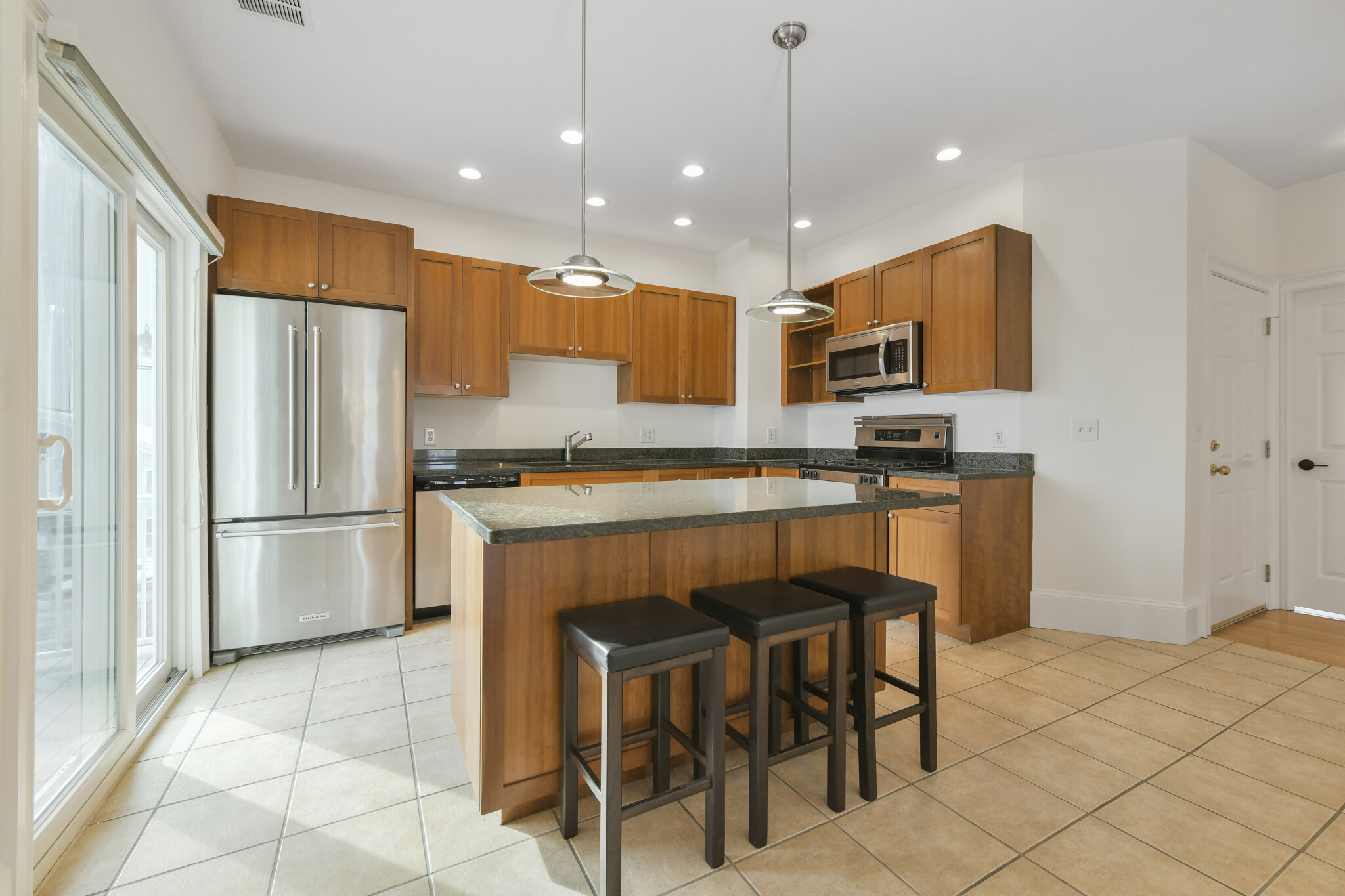 467 8th St, East Boston