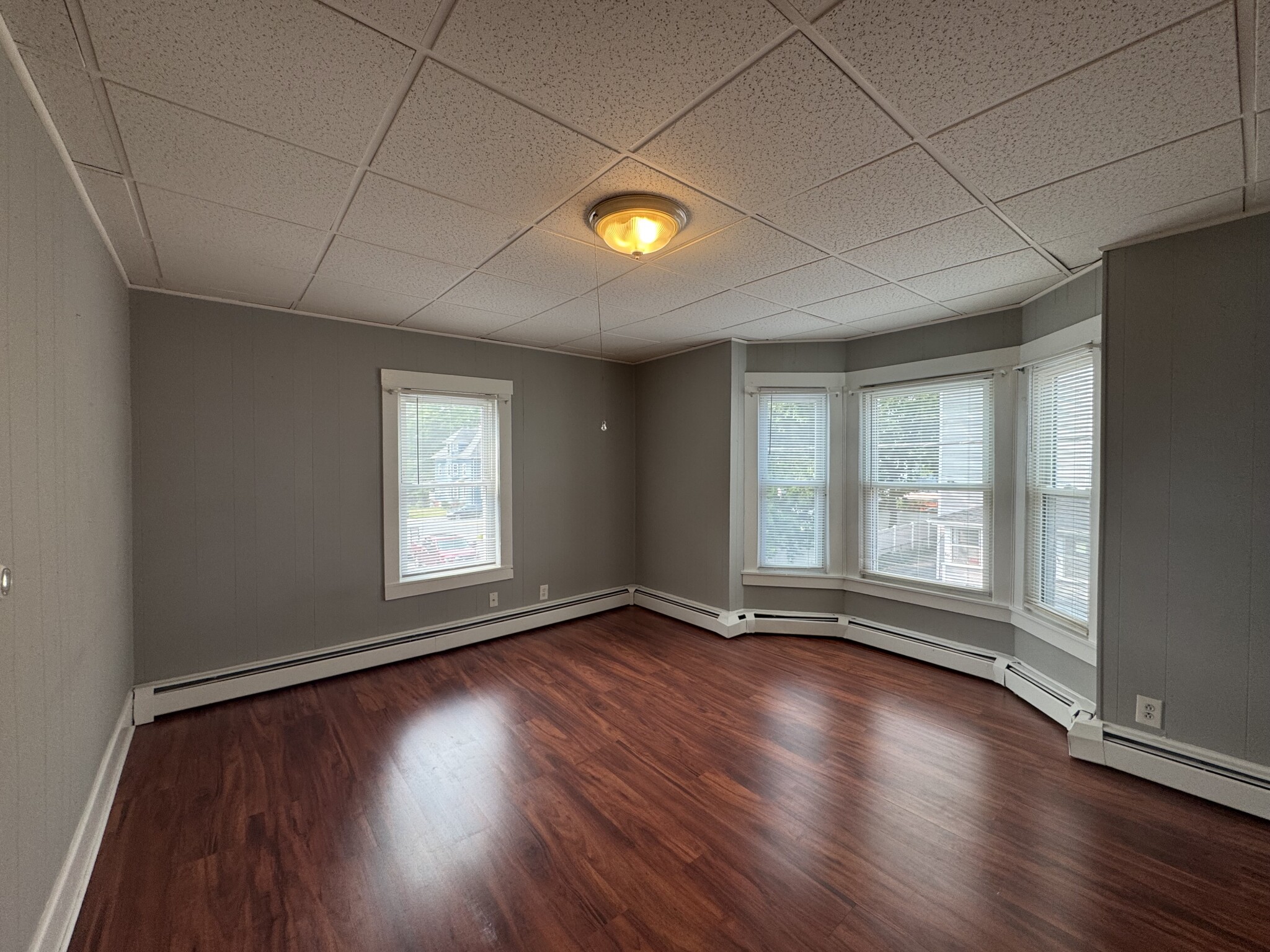 9 View - 1,950USD / month