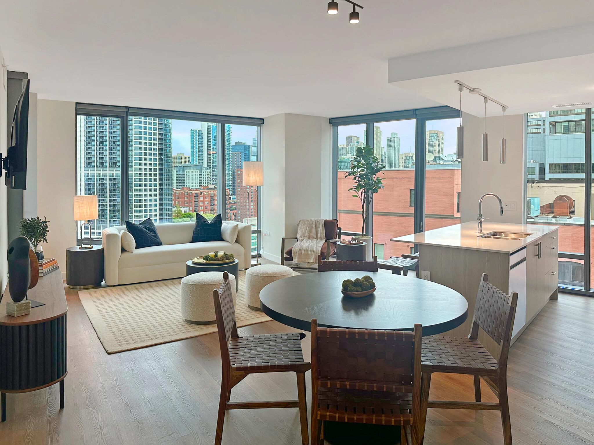 350 North Canal St. - 2,746USD / month