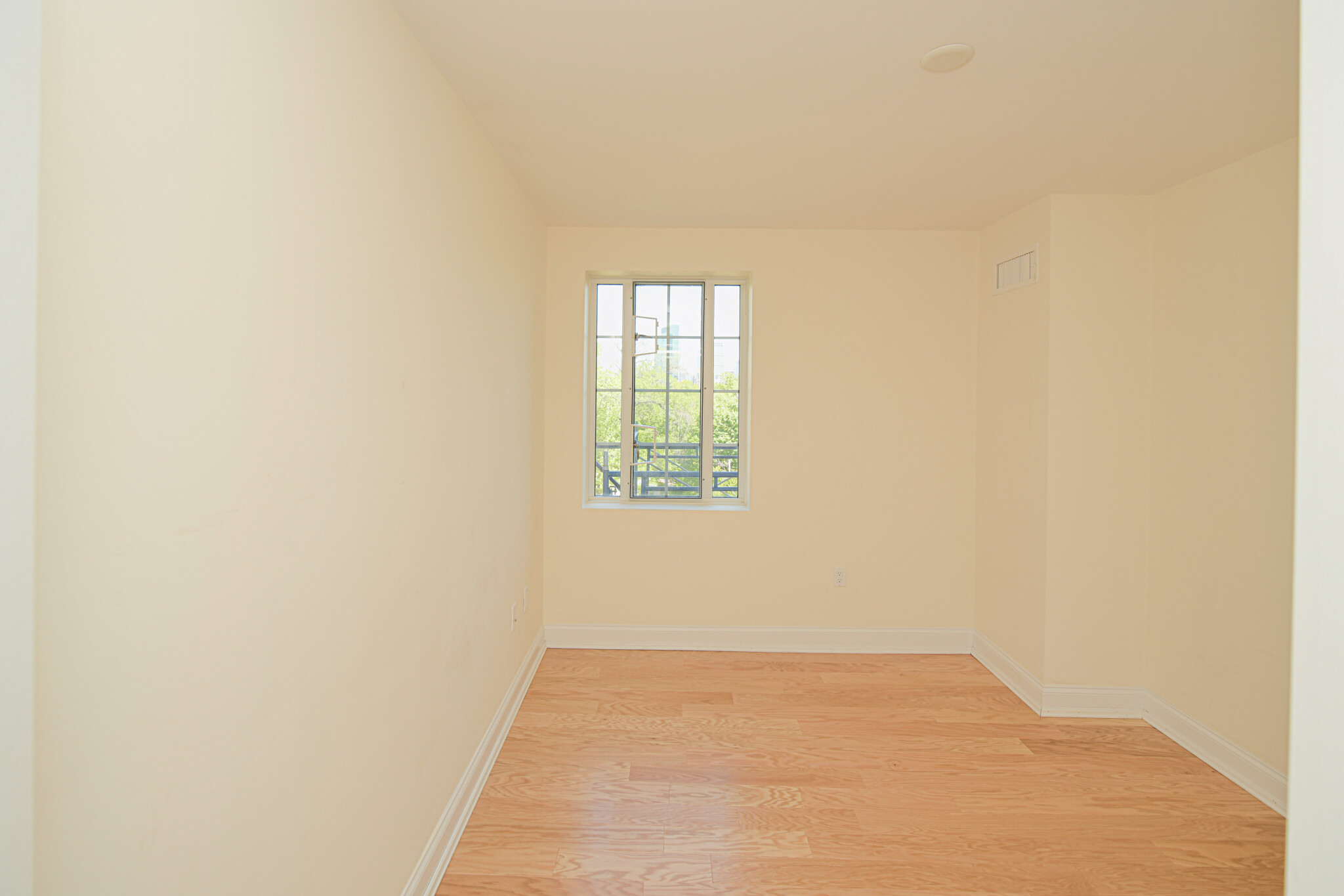 20 Chapel St, Longwood