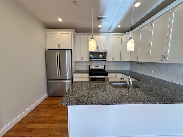 15 Dana Ave, Hyde Park