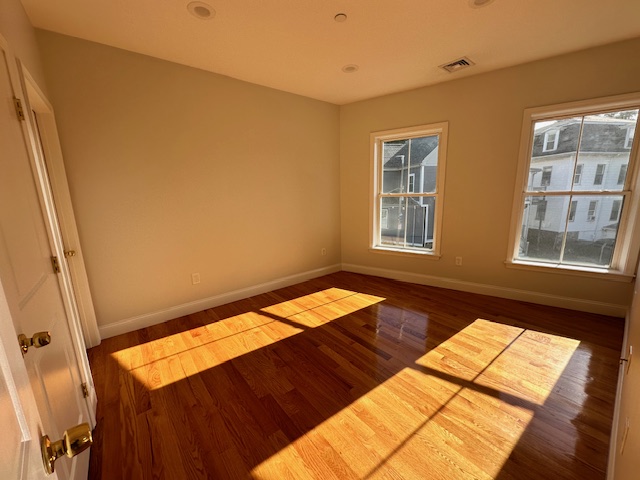 15 Dana Ave, Hyde Park