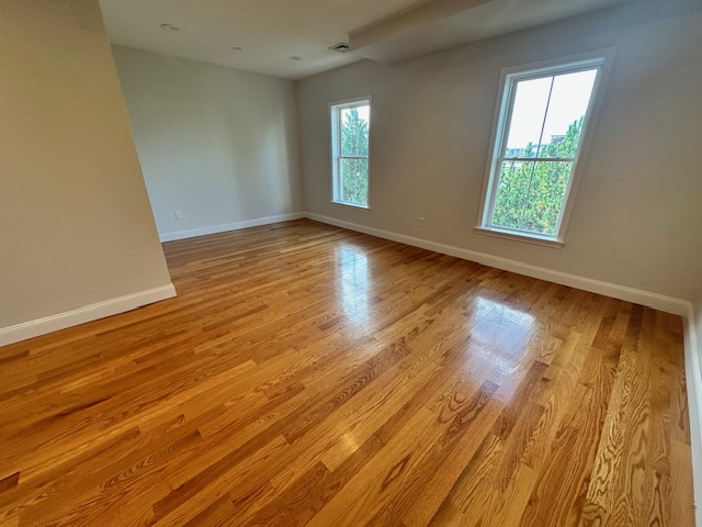 15 Dana Ave, Hyde Park