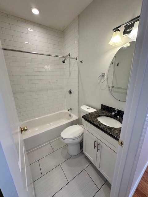 15 Dana Ave, Hyde Park