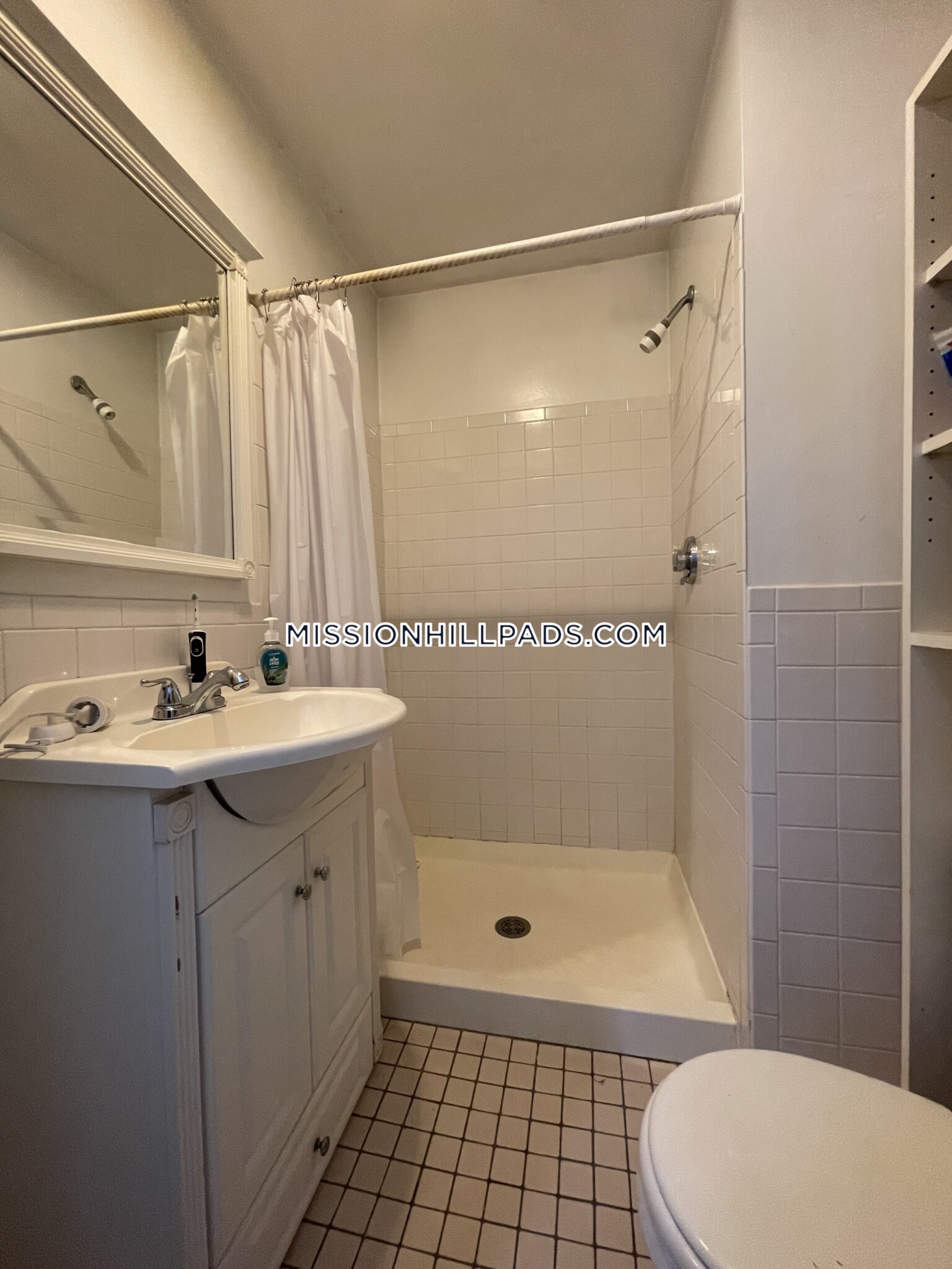 9 Hillside St, Mission Hill