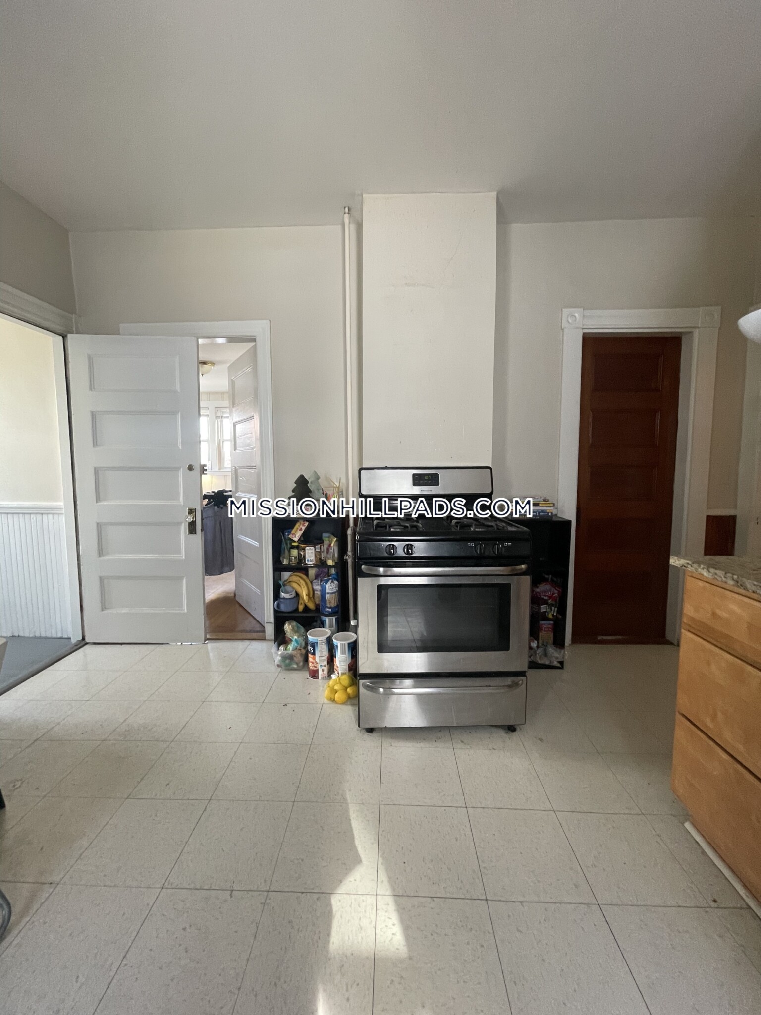 9 Hillside St, Mission Hill