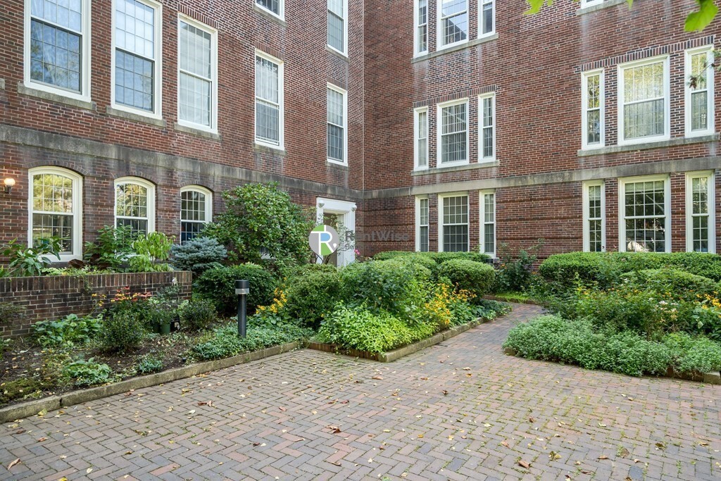 35 Walden St, North Cambridge