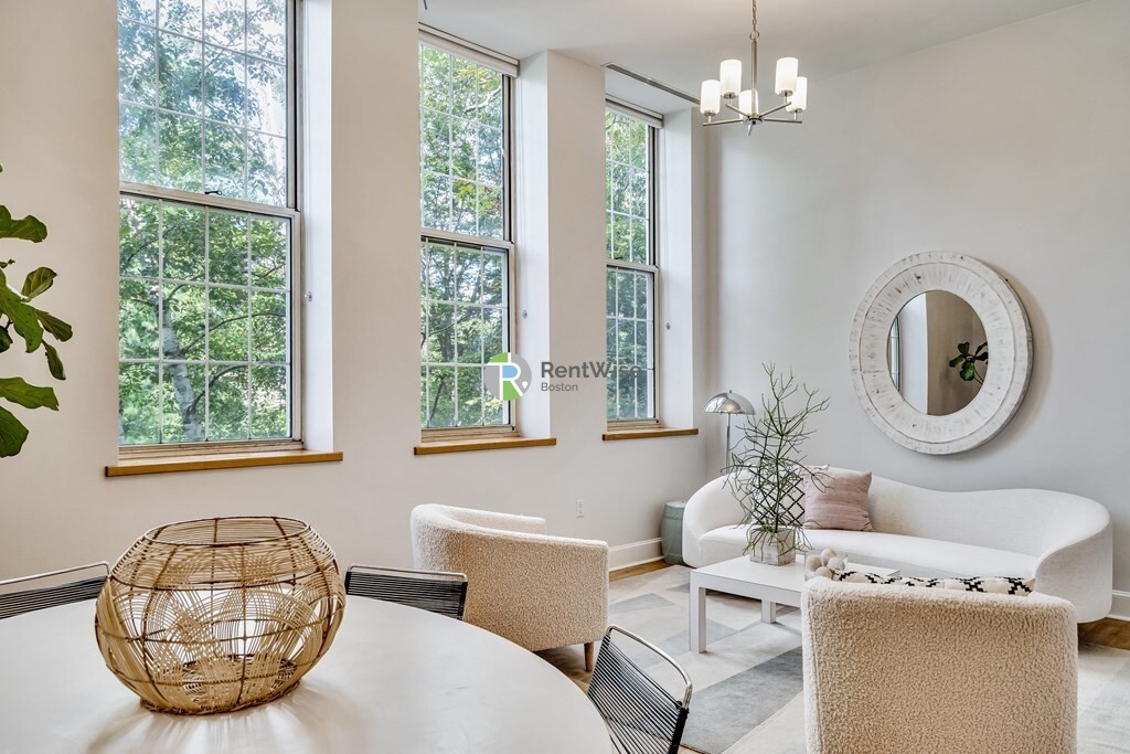 35 Walden St, North Cambridge