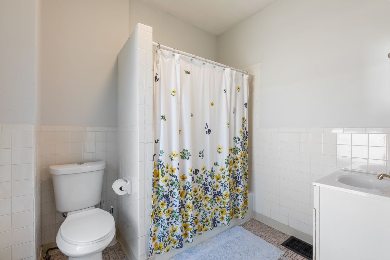 Photos of apartment on Mount Pleasant Ave.,Boston MA 02119