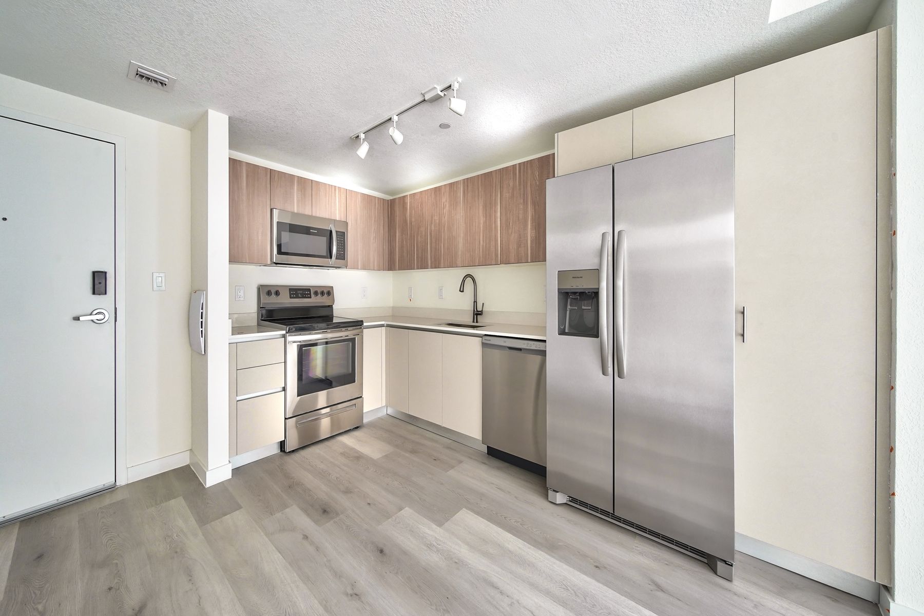 1003 Northwest 7th St. - 2,270USD / month