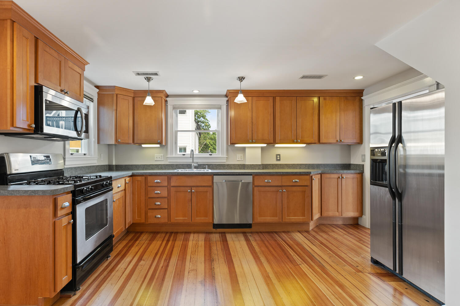 157 1/2 5th St, East Cambridge