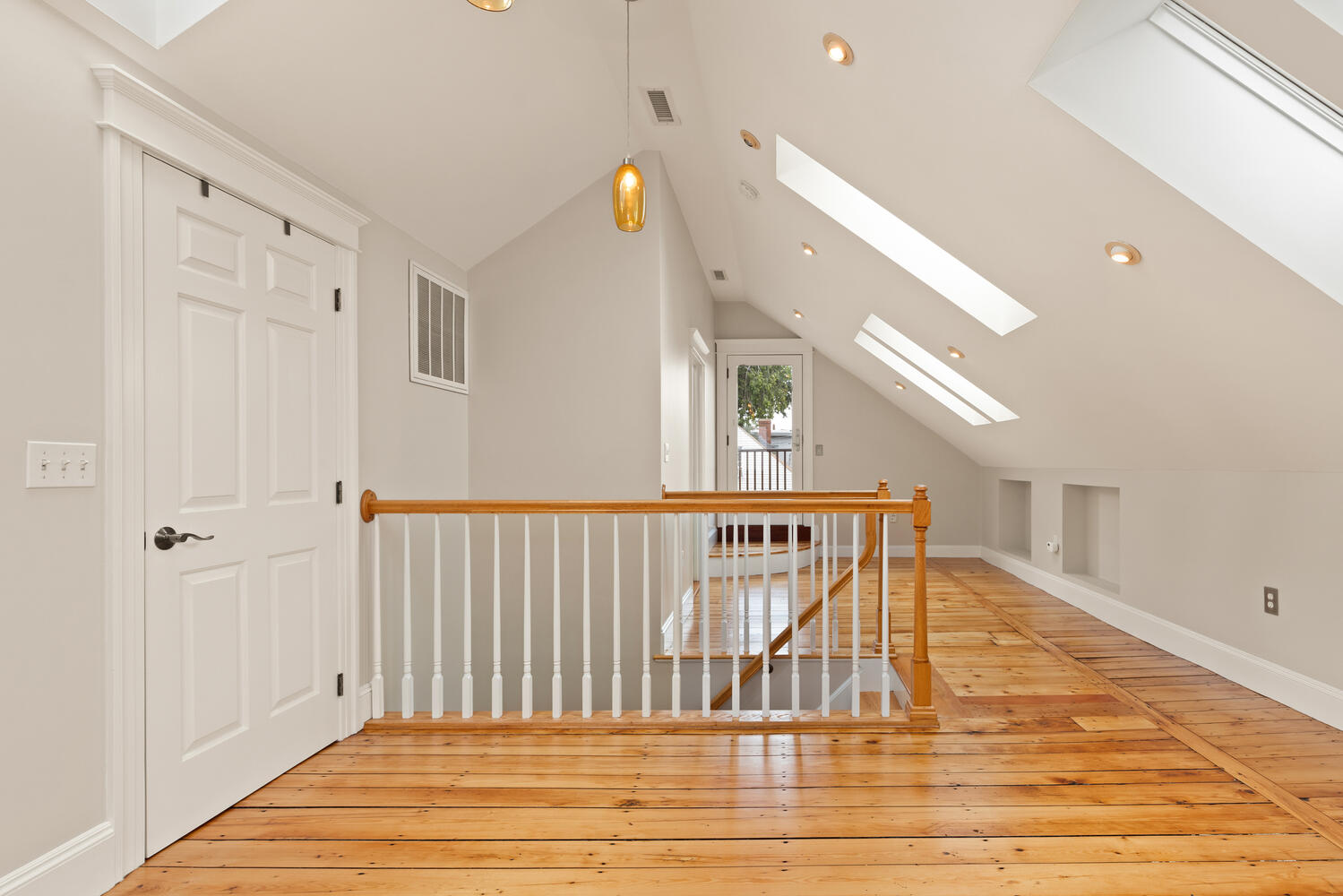 157 1/2 5th St, East Cambridge