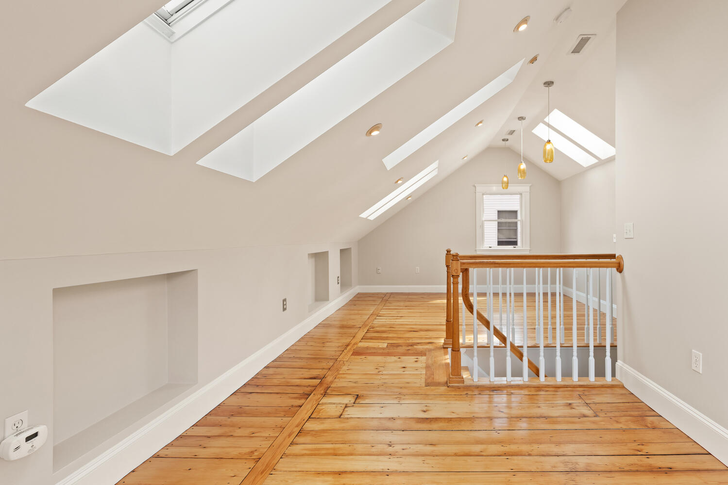 157 1/2 5th St, East Cambridge