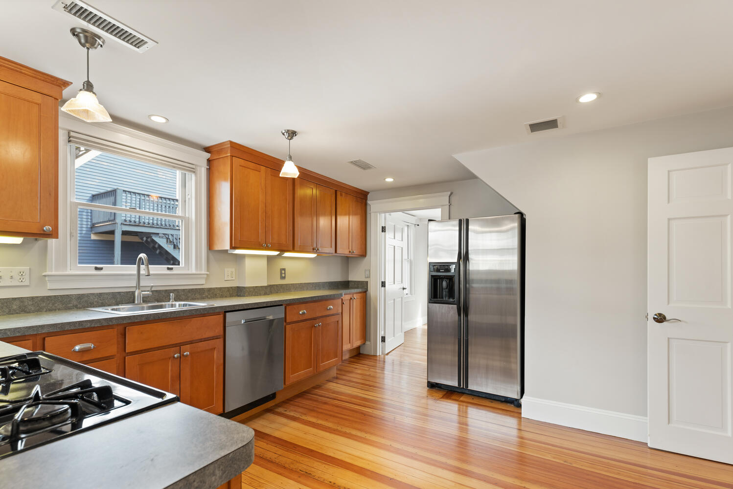 157 1/2 5th St, East Cambridge