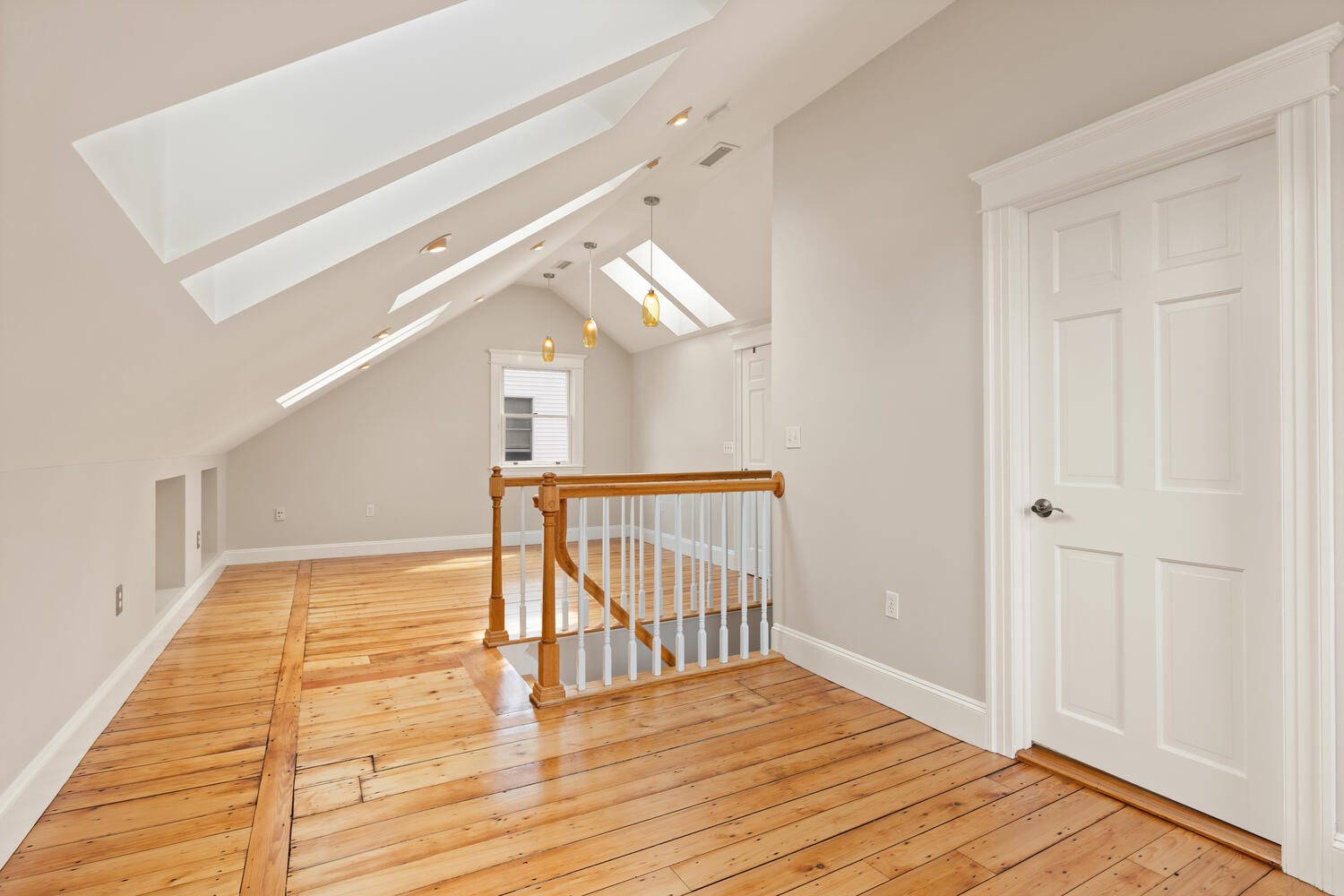 157 1/2 5th St, East Cambridge