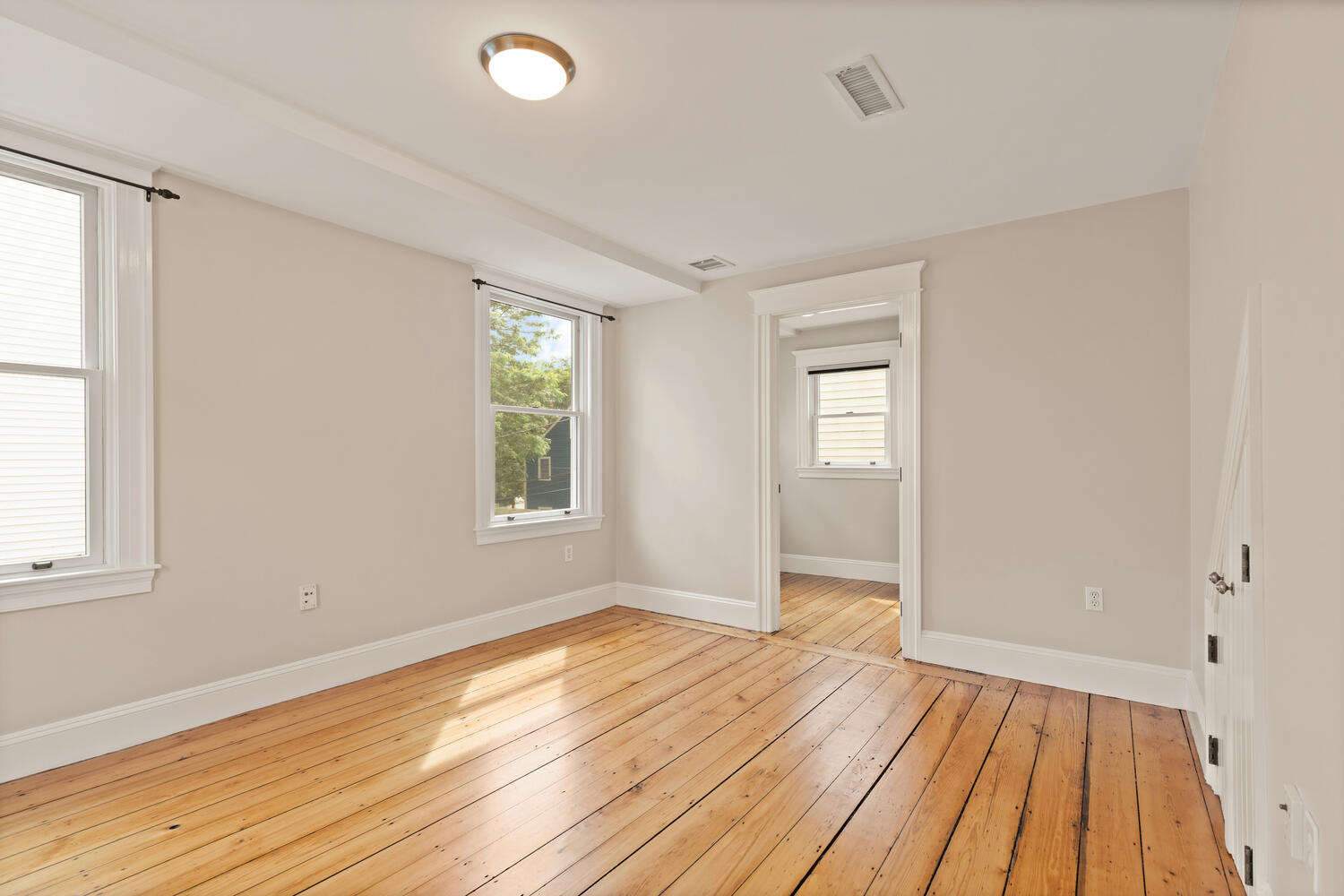 157 1/2 5th St, East Cambridge