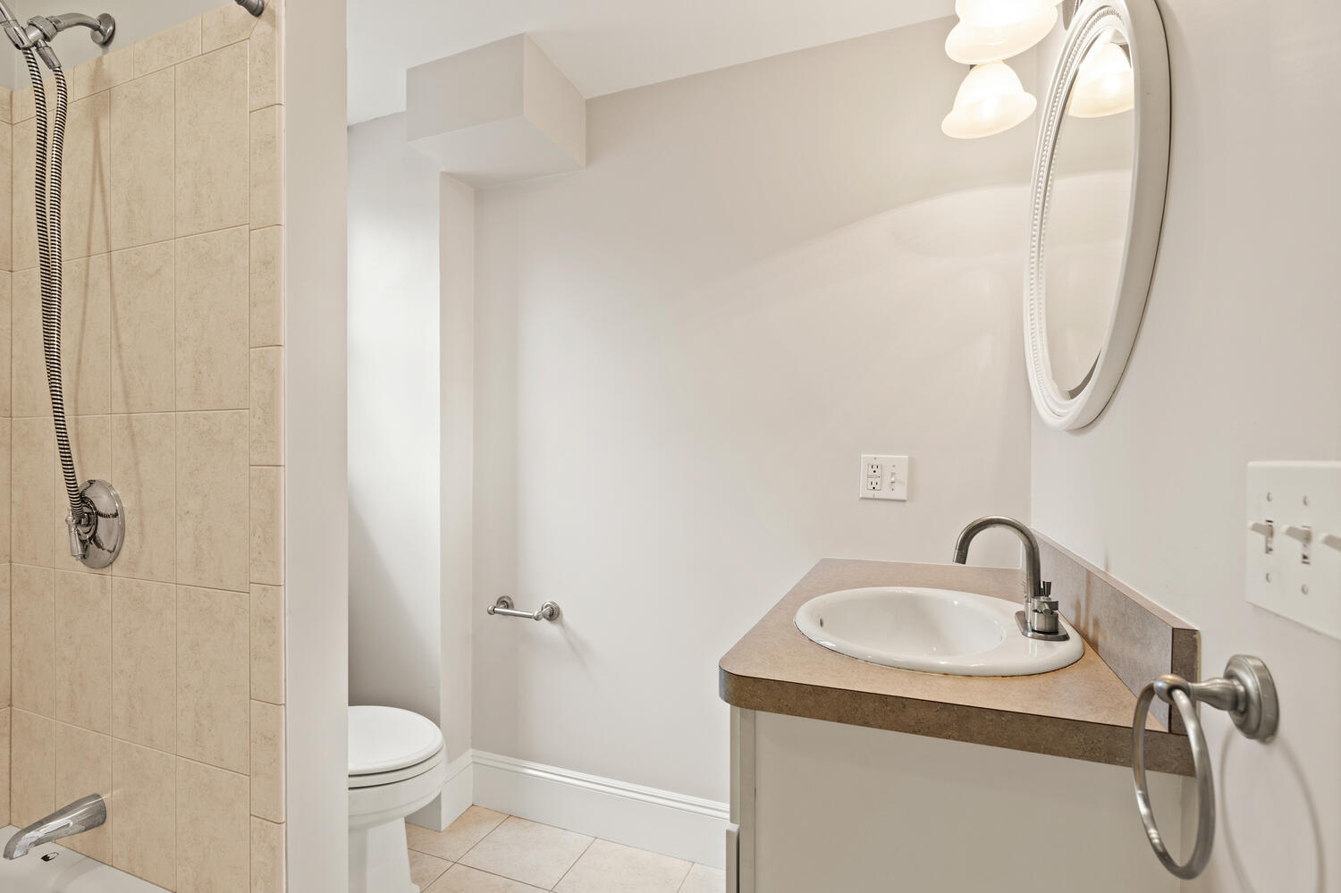 157 1/2 5th St, East Cambridge