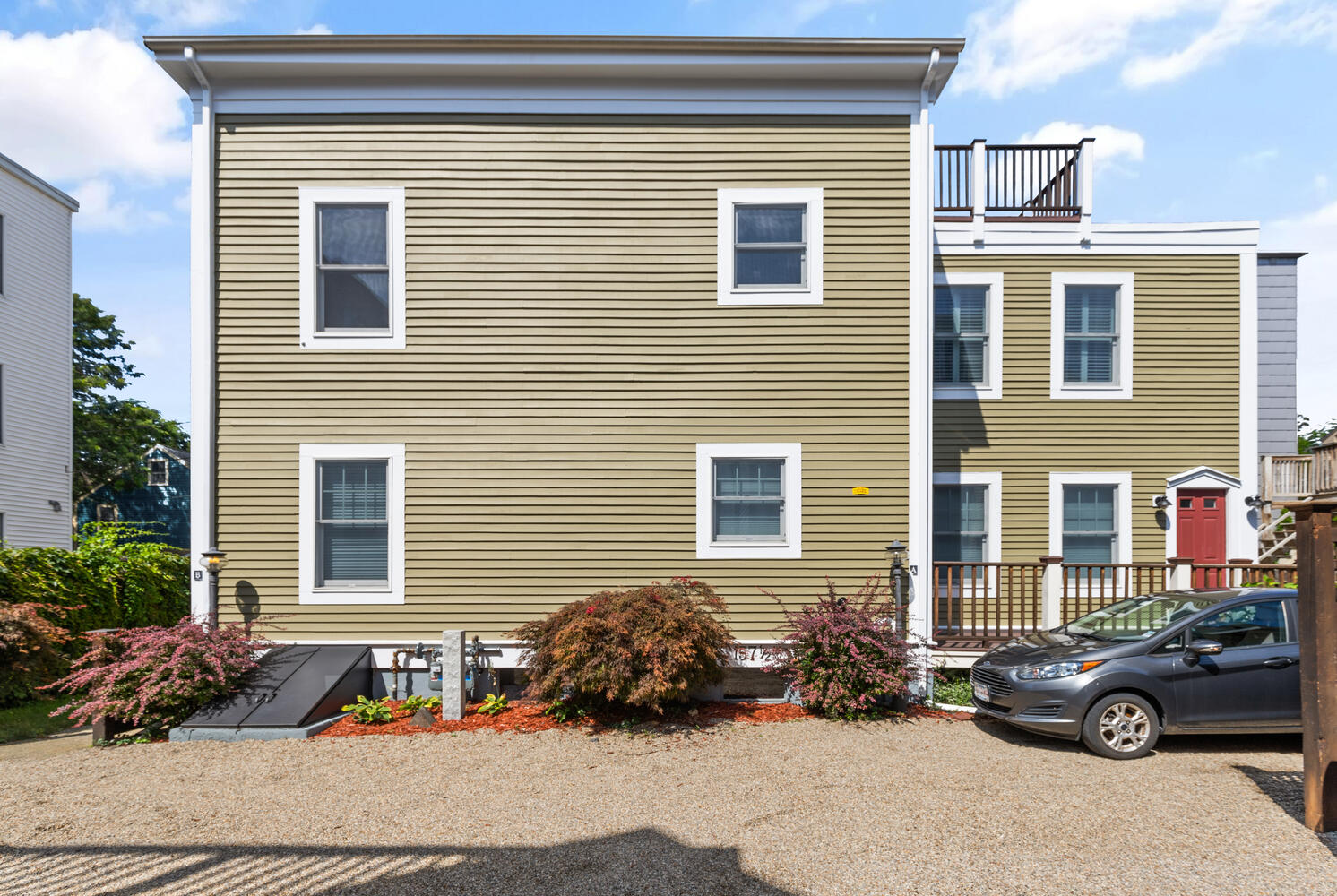 157 1/2 5th St, East Cambridge