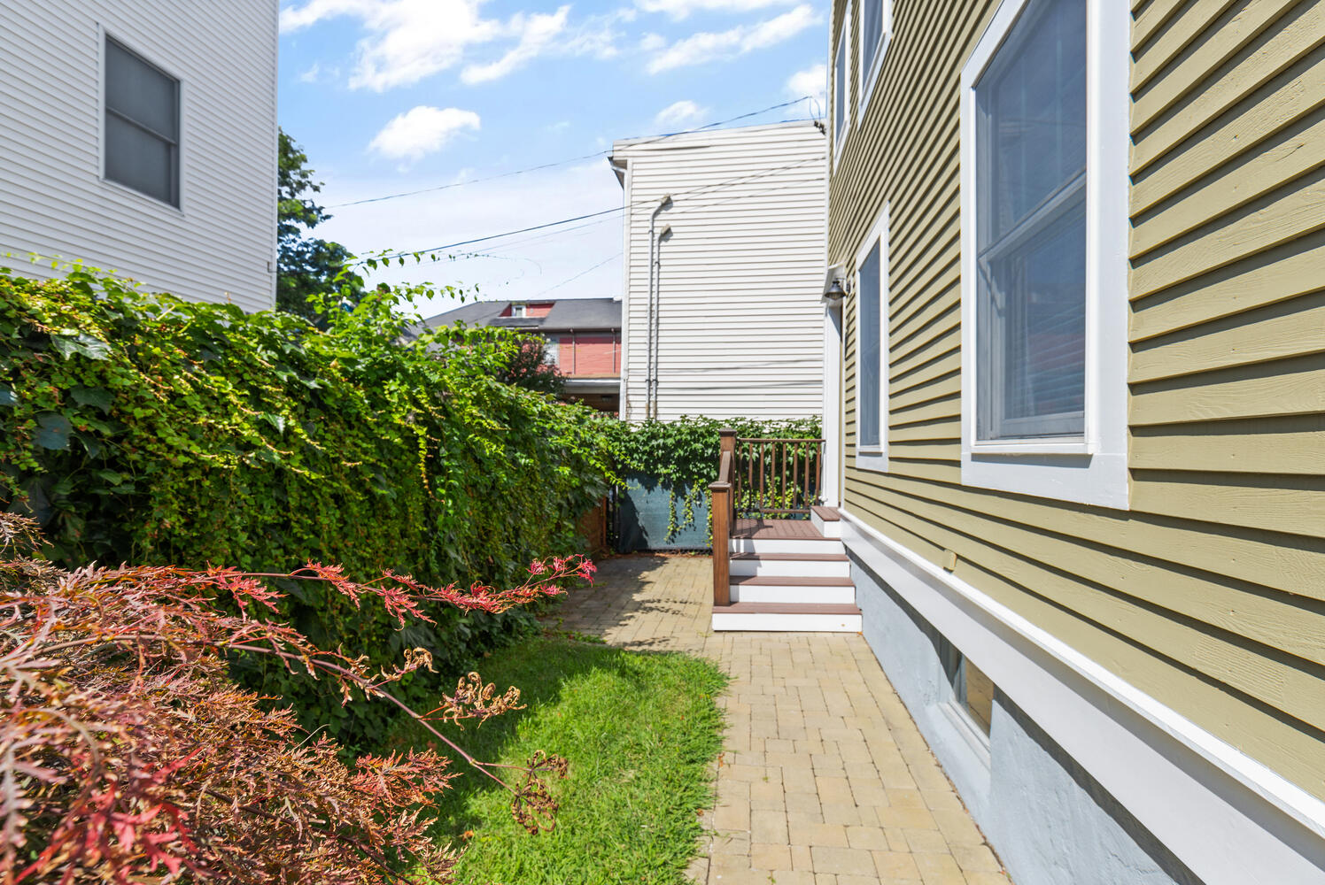 157 1/2 5th St, East Cambridge