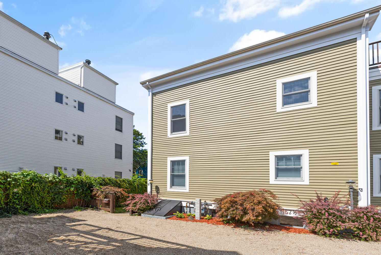 157 1/2 5th St, East Cambridge