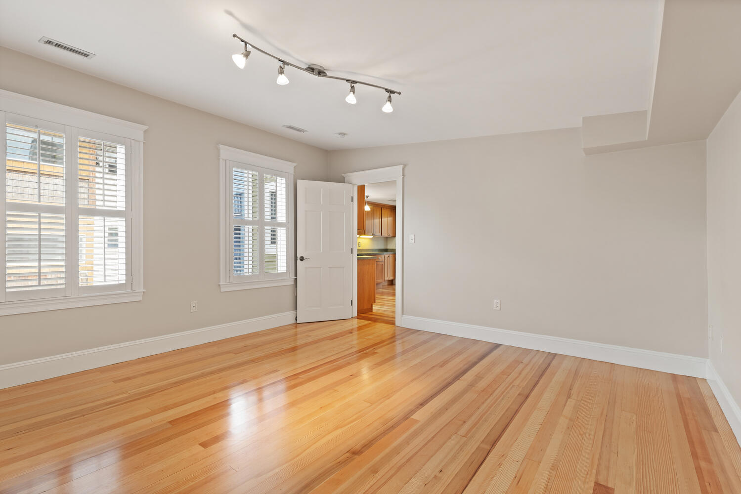 157 1/2 5th St, East Cambridge