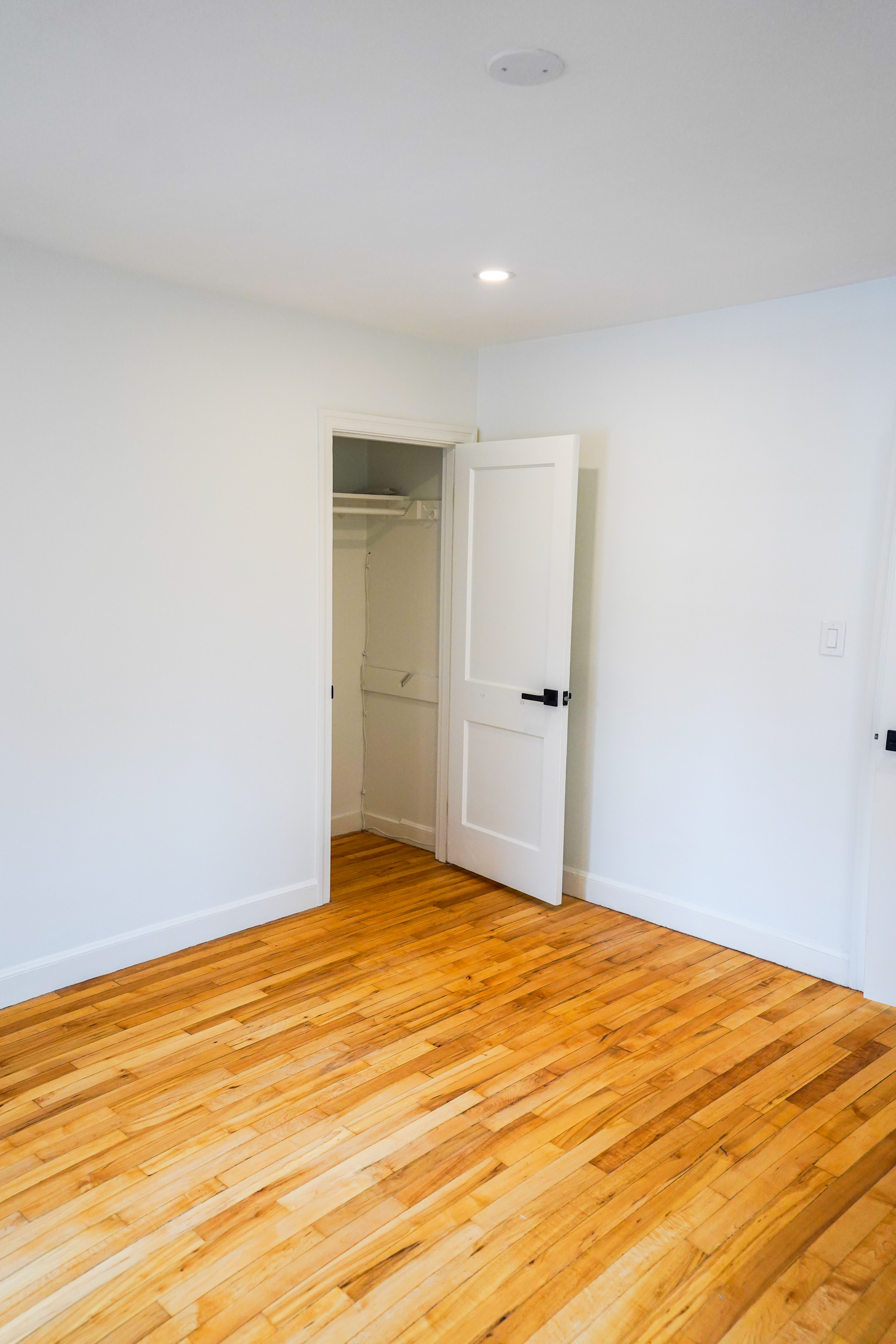 Photos of apartment on Hammond Pond Pkwy.,Newton MA 02467
