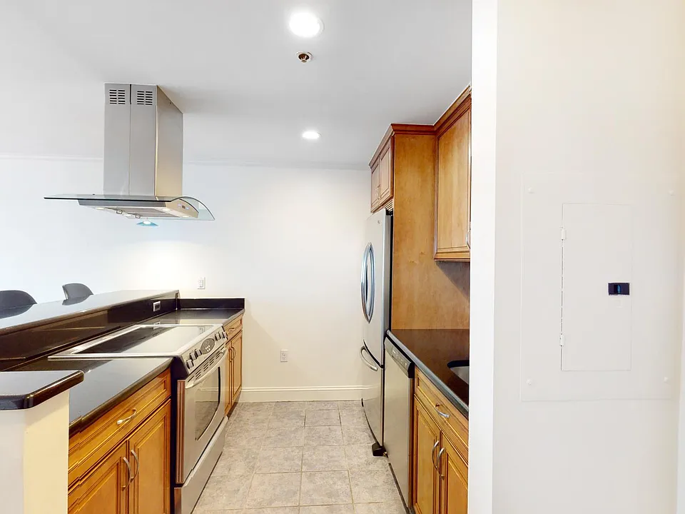 150 Staniford St. - West End