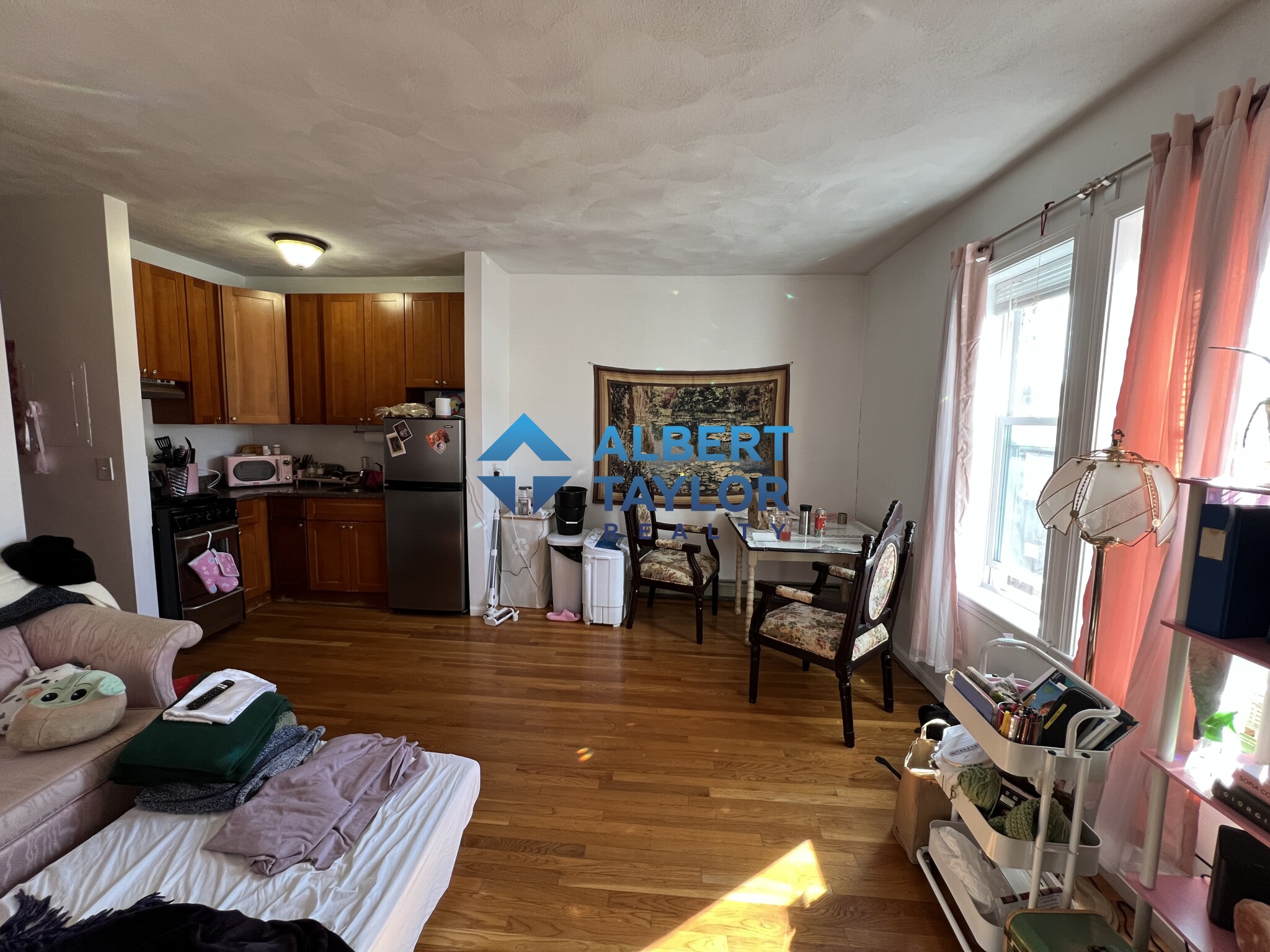 https://ygl-photos.s3.us-west-004.backblazeb2.com/14947W67bb7c06a8c39.jpg