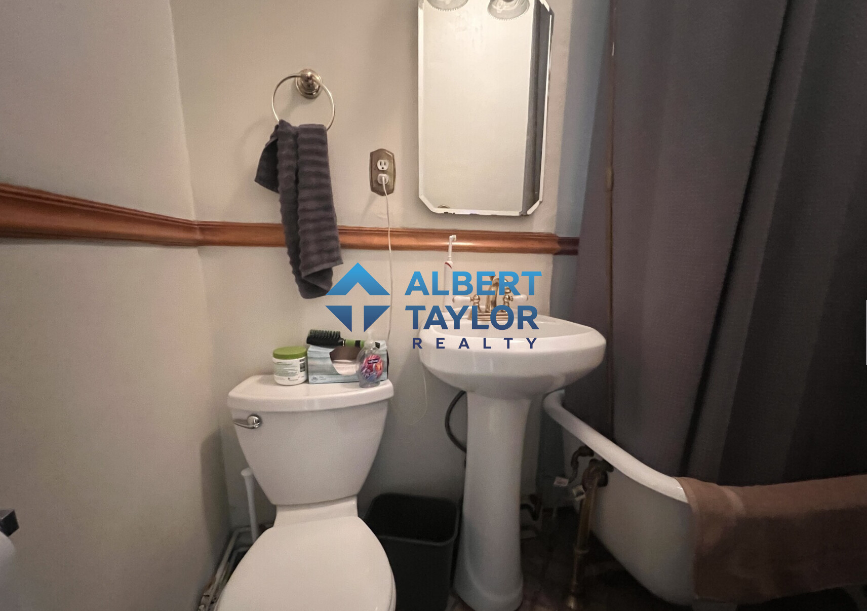 https://ygl-photos.s3.us-west-004.backblazeb2.com/14947W6822328580f80.jpg