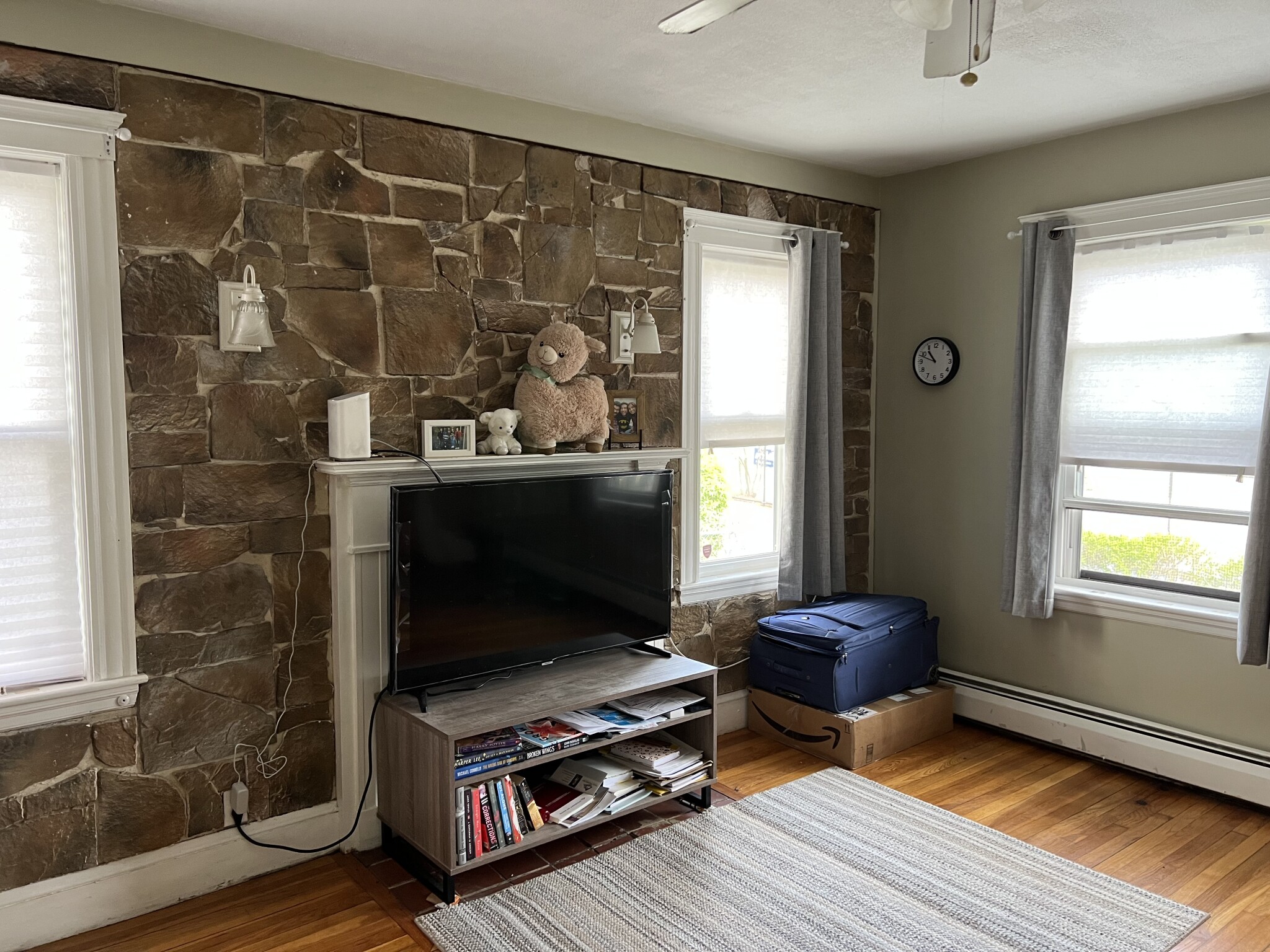 14 Hazelwood St, Roxbury