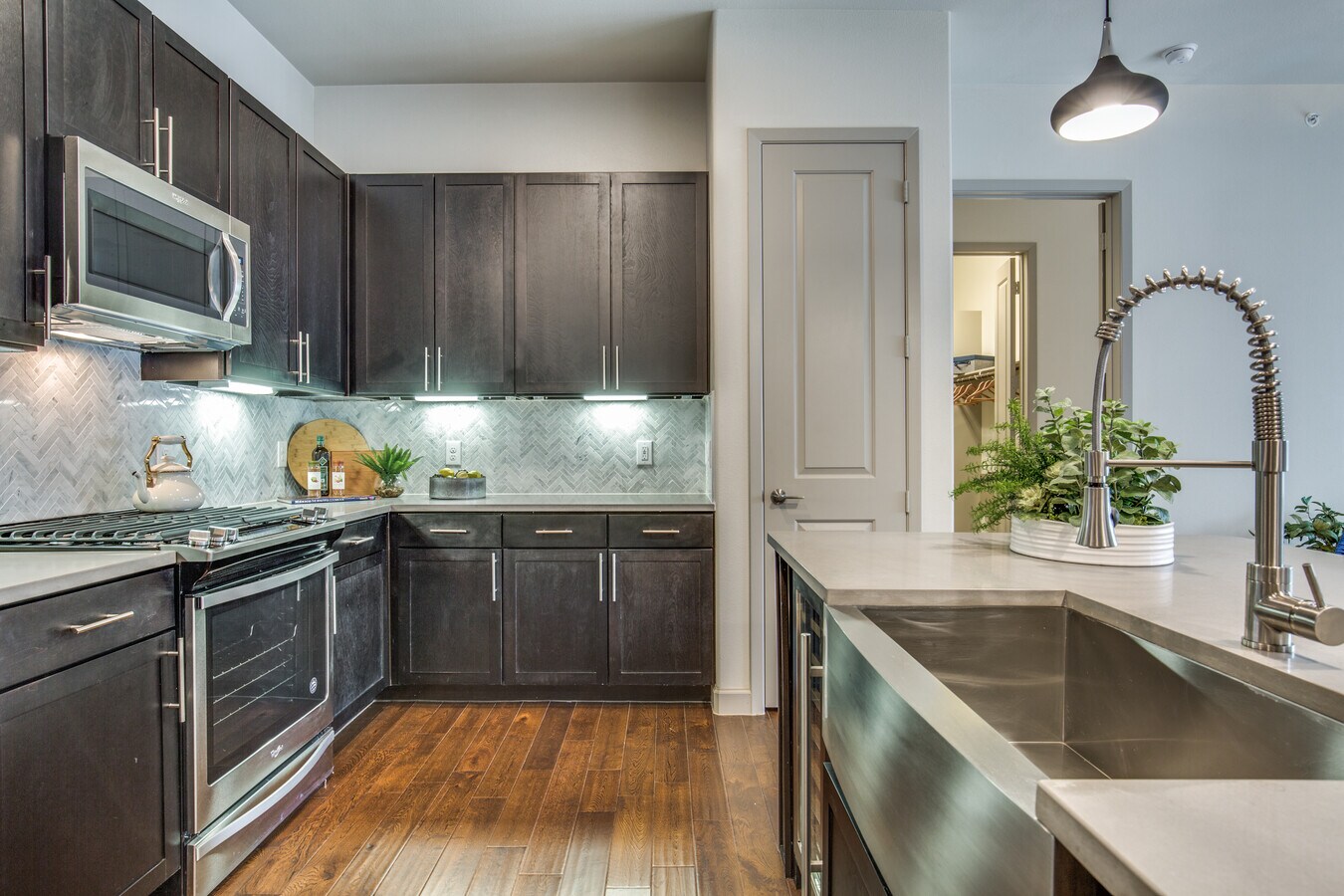 4599 Bellaire Blvd., Bellaire, TX - 2,374 USD/ month