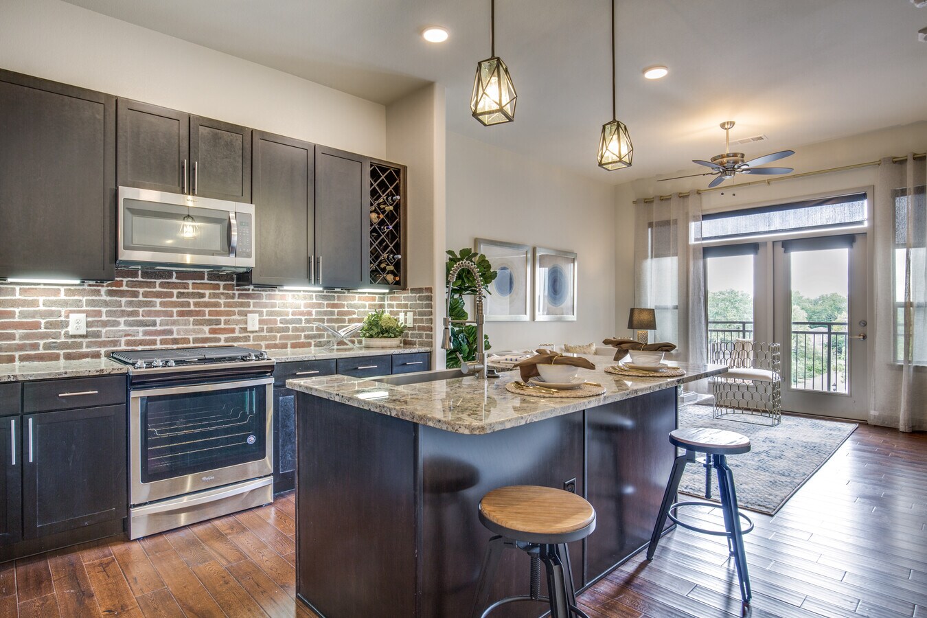 4599 Bellaire Blvd., Bellaire, TX - 1,969 USD/ month