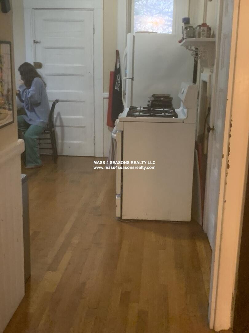 803 Parker St, Mission Hill