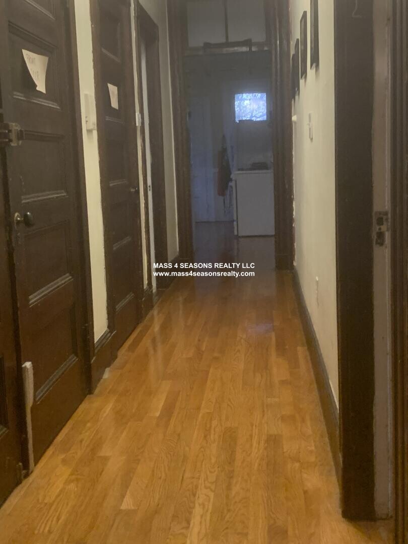 803 Parker St, Mission Hill