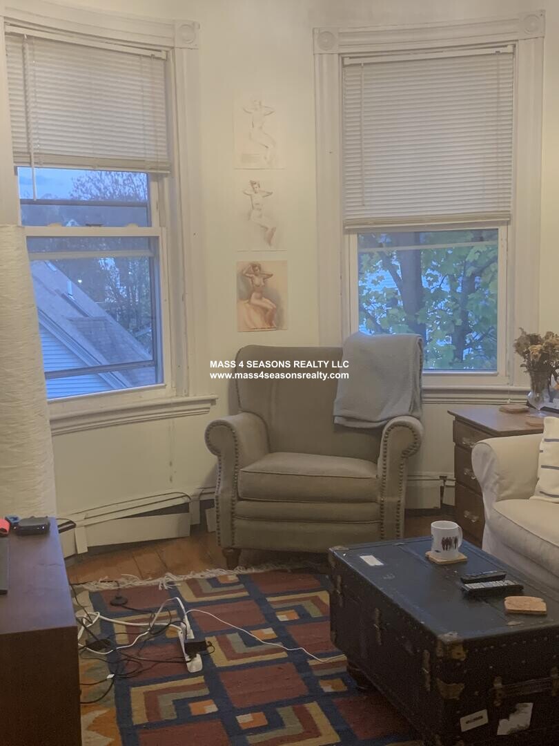 803 Parker St, Mission Hill