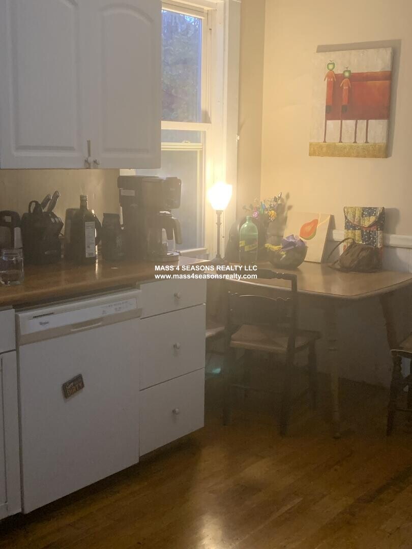 803 Parker St, Mission Hill