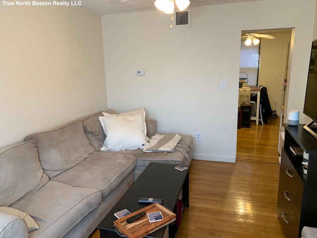 https://ygl-photos.s3.us-west-004.backblazeb2.com/15085W684ec341f20a1.jpg