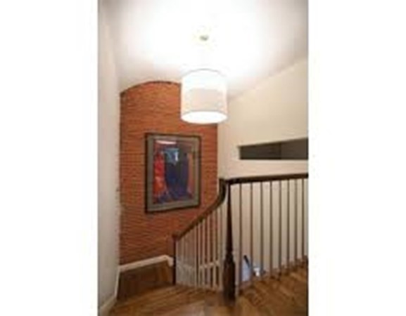 12 Follen St, Back Bay