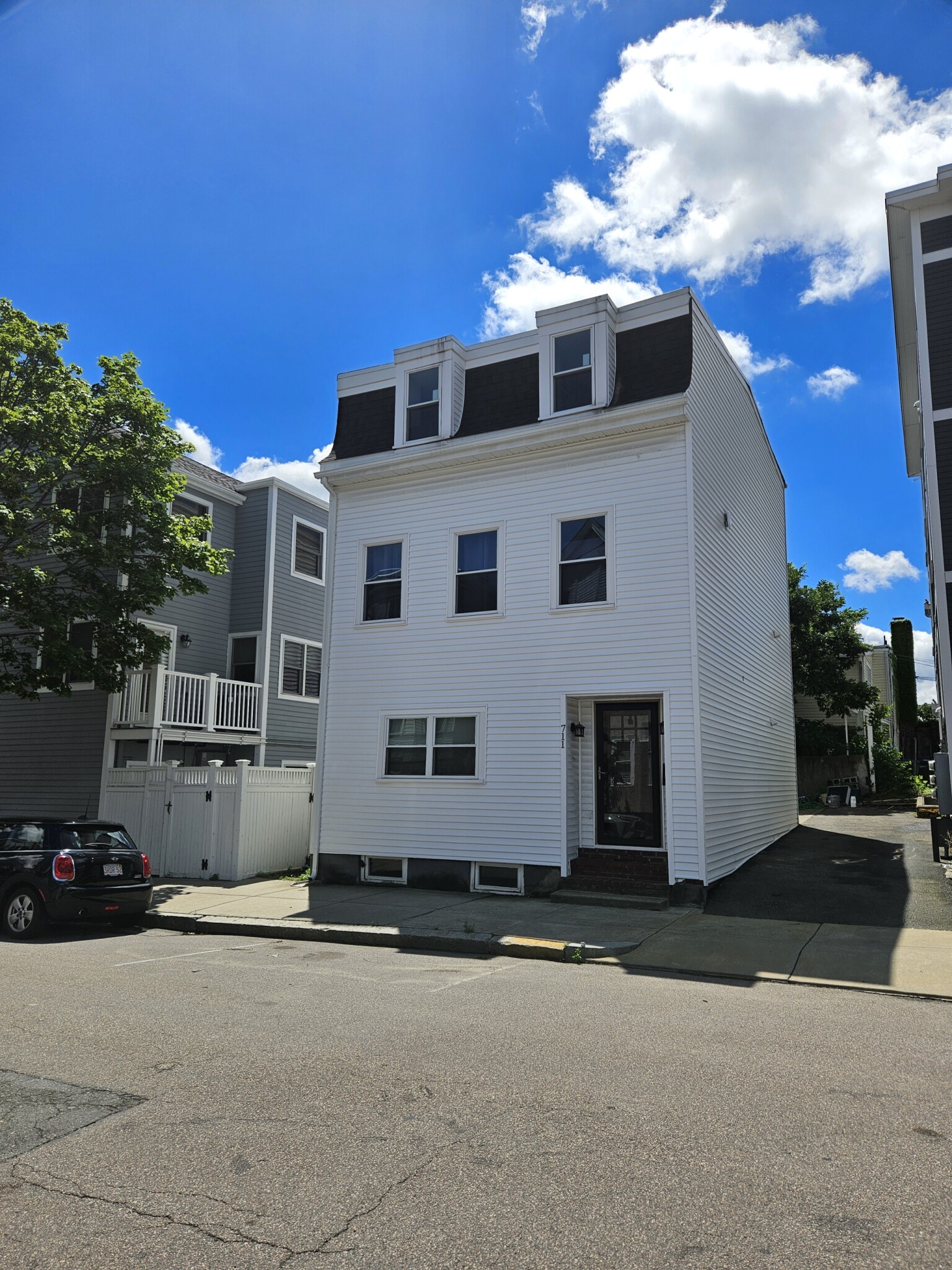 711 East 7th St, South Boston